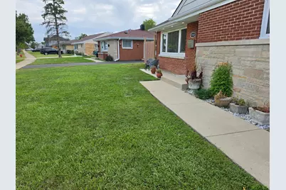 9104 Oleander Avenue, Morton Grove, IL 60053 - Photo 2