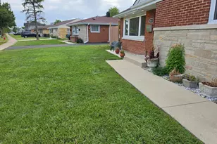 9104 Oleander Ave, Morton Grove, IL 60053 - Photo 2