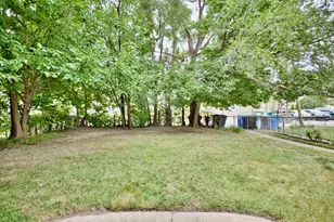 2643 W Farragut Ave, Chicago, IL 60625 - Photo 18