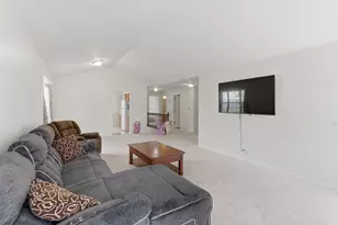 206 Glasgow Ln, Schaumburg, IL 60194 - Photo 4
