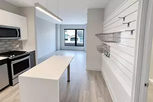 1025 W Addison St, Chicago, IL 60613 - Photo 2