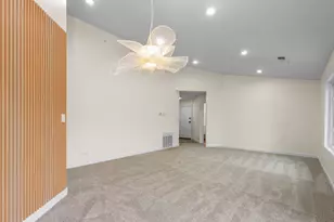1727 W Hawkes St, Arlington Heights, IL 60004 - Photo 8