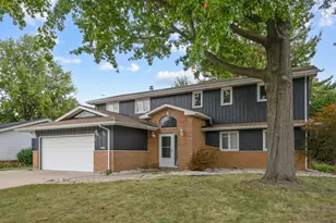 574 Ridge Ave, Elk Grove Village, IL 60007 - Photo 1