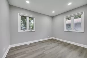 574 Ridge Ave, Elk Grove Village, IL 60007 - Photo 14