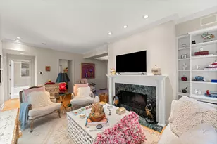 832 W Gunnison St, Chicago, IL 60640 - Photo 2