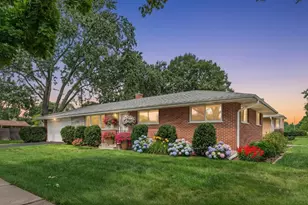 420 Berkshire Ln, Des Plaines, IL 60016 - Photo 1