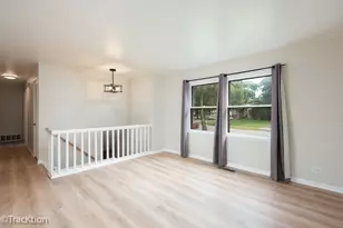 7208 Sprucewood Ave, Woodridge, IL 60517 - Photo 2