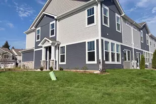 643 Cassia Ct, Crystal Lake, IL 60012 - Photo 2