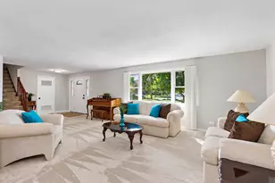31 S Salem Dr, Schaumburg, IL 60193 - Photo 2