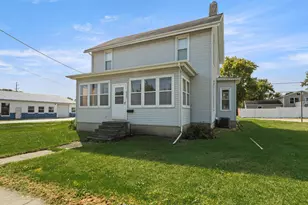 626 E Howard St, Pontiac, IL 61764 - Photo 2