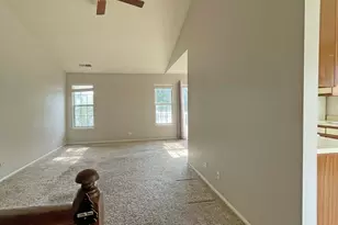 238 Green Knoll Ln, Streamwood, IL 60107 - Photo 6