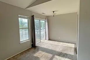 238 Green Knoll Ln, Streamwood, IL 60107 - Photo 8