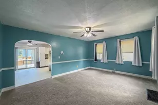 417 W Garfield Ave, Cissna Park, IL 60924 - Photo 6