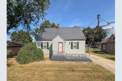 417 W Garfield Avenue, Cissna Park, IL 60924 - Photo 1