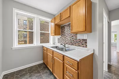 7949 S Marquette Avenue, Chicago, IL 60617 - Photo 4