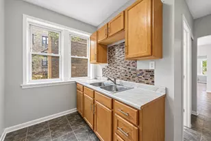 7949 S Marquette Ave, Chicago, IL 60617 - Photo 4