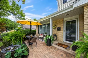 3014 N Dryden Pl, Arlington Heights, IL 60004 - Photo 2