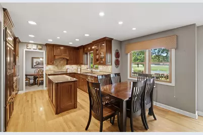 1410 E Eton Drive, Arlington Heights, IL 60004 - Photo 10