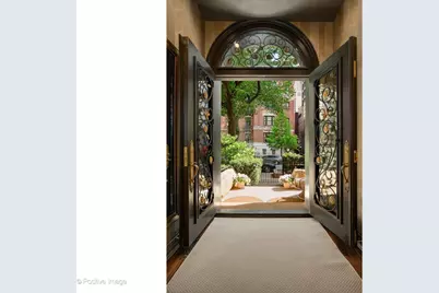 32 E Bellevue Place, Chicago, IL 60611 - Photo 2