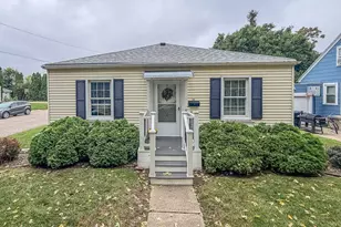 609 S Florence Ave, Bloomington, IL 61701 - Photo 2