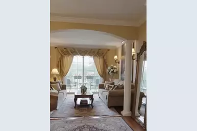 1627 N Windsor Drive #305, Arlington Heights, IL 60004 - Photo 2
