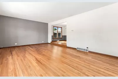 640 N Locust Street, Frankfort, IL 60423 - Photo 2