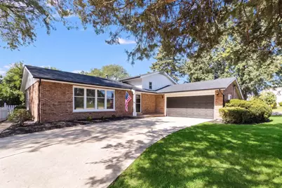 640 N Locust Street, Frankfort, IL 60423 - Photo 1