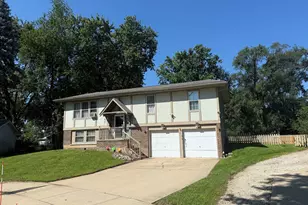 311 Robinhood Ct, Bolingbrook, IL 60440 - Photo 2