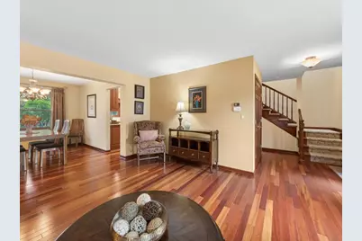 2571 N Douglas Avenue, Arlington Heights, IL 60004 - Photo 2