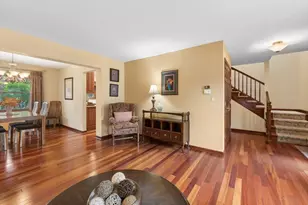 2571 N Douglas Ave, Arlington Heights, IL 60004 - Photo 2