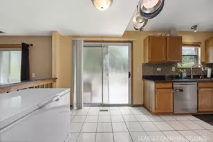 980 Oakland Ln, Aurora, IL 60504 - Photo 10