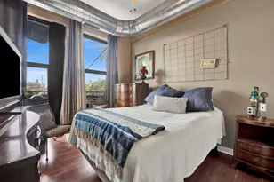 1071 W 15th St, Chicago, IL 60608 - Photo 10