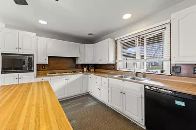 10501 Cindy Jo Avenue, Huntley, IL 60142 - Photo 12