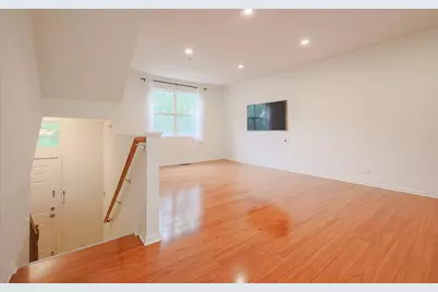 8607 Waukegan Road, Morton Grove, IL 60053 - Photo 4
