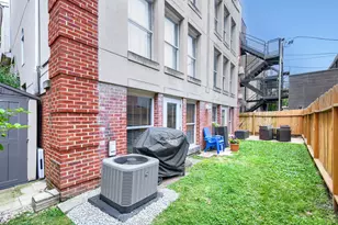 2660 N Bosworth Ave, Chicago, IL 60614 - Photo 24