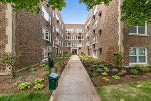 7634 N Eastlake Terrace, Chicago, IL 60626 - Photo 1