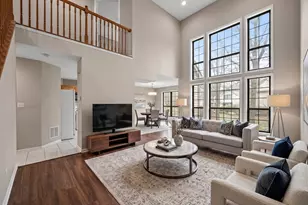 318 Club House Dr, Bloomingdale, IL 60108 - Photo 2