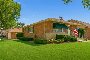 5325 Oak Center Dr, Oak Lawn, IL 60453 - Photo 2