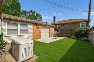 5325 Oak Center Dr, Oak Lawn, IL 60453 - Photo 12