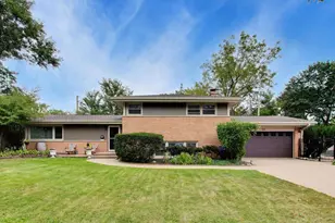 103 S Windsor Dr, Arlington Heights, IL 60004 - Photo 1
