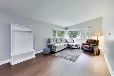 103 S Windsor Drive, Arlington Heights, IL 60004 - Photo 2