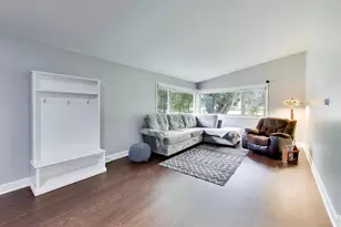 103 S Windsor Dr, Arlington Heights, IL 60004 - Photo 2