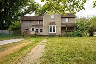 102 E North St, Bellflower, IL 61724 - Photo 2