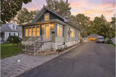 810 Wheeler Street, Woodstock, IL 60098 - Photo 2