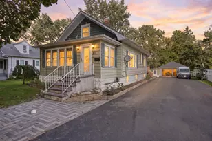 810 Wheeler St, Woodstock, IL 60098 - Photo 2