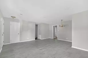 63 W Manchester Dr, Wheeling, IL 60090 - Photo 4