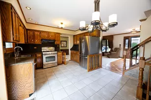 15548 Vista Dr, Oak Forest, IL 60452 - Photo 8