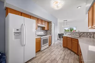 1040 Key Largo Dr, Romeoville, IL 60446 - Photo 2