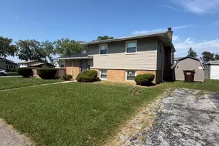 16767 Sunset Ridge Dr, Country Club Hills, IL 60478 - Photo 2