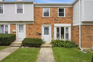 1074 Bristol Ct, Streamwood, IL 60107 - Photo 1
